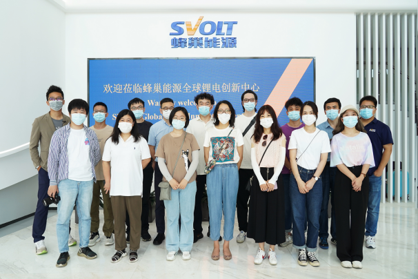 共同关注丨媒体一行走进蜂巢能源无锡全球锂电创新中心 直击短刀针刺