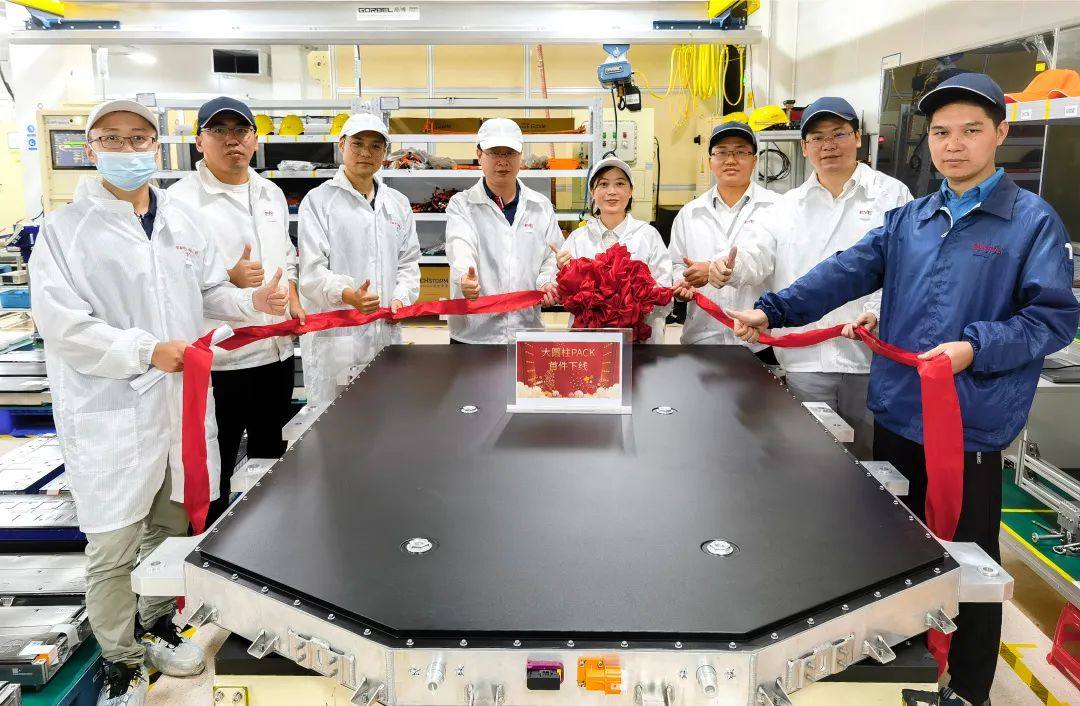 亿纬首件大圆柱系统产品成功下线 亿纬首件大圆柱系统产品成功下线